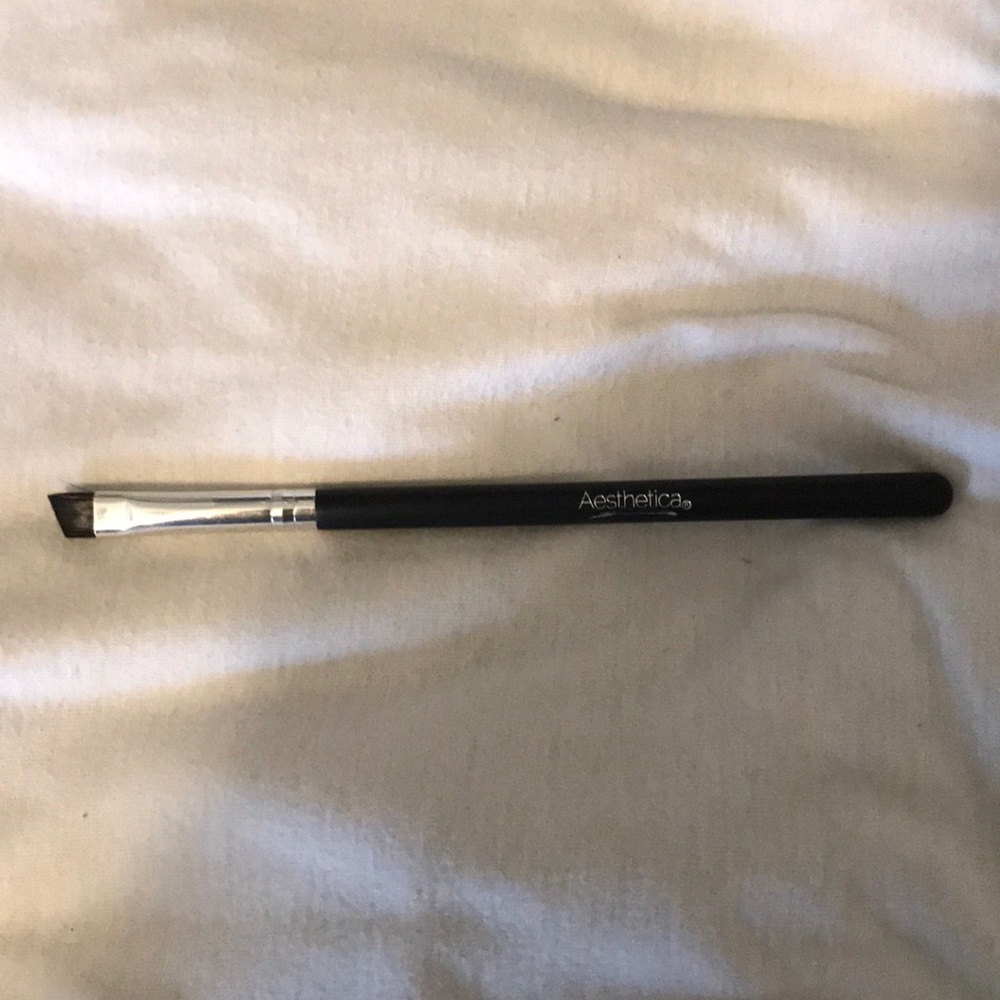 Aesthetica Large Angled Brush